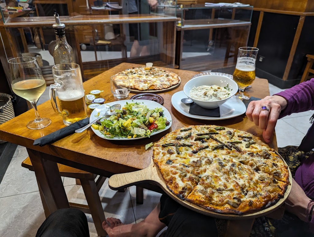 Pizzeria Artea — Comida y bebida