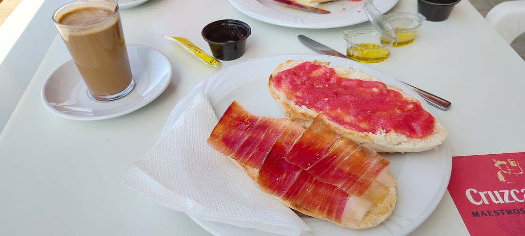 Bar restaurante La Moneda y las Cruces — Comida y bebida