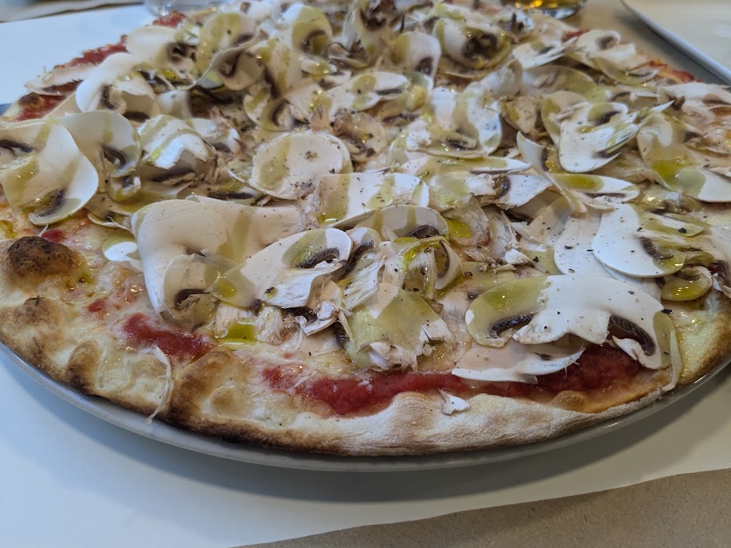 Pizzeria Baffetto — Comida y bebida