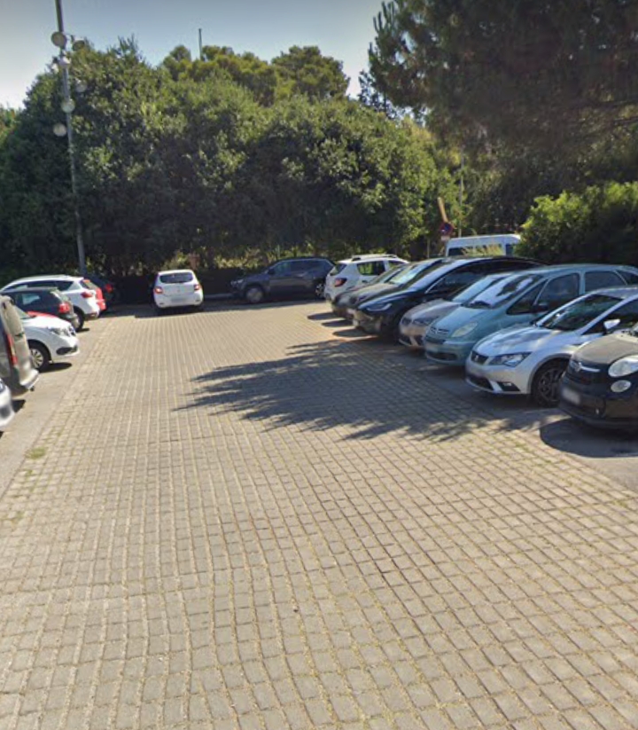 Parquing Gratuito Muntaneta — Estacionamiento