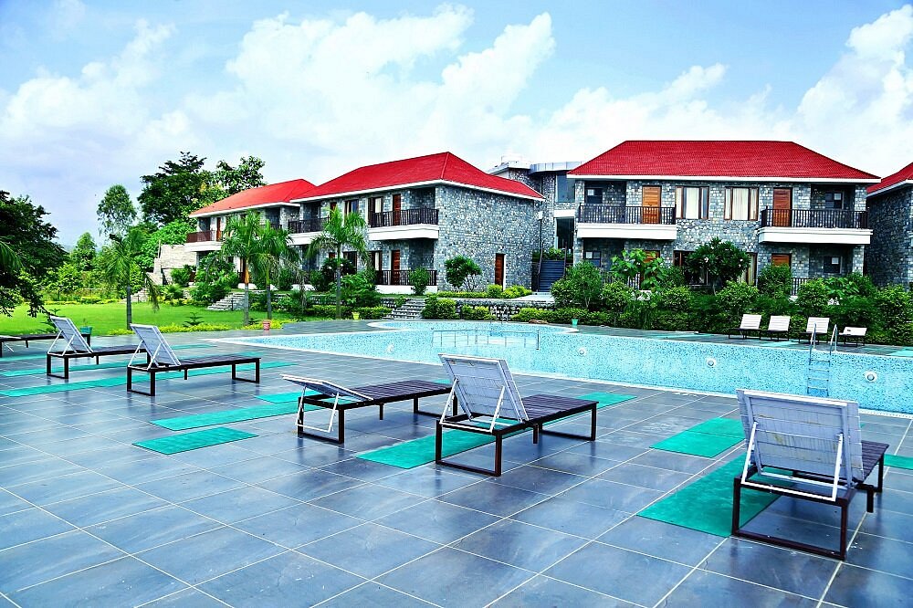 Crestmont Manral Resort In Jim Corbett