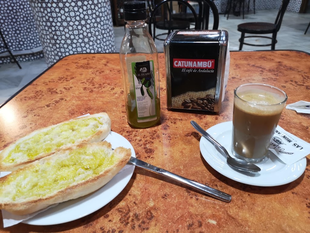Cafeteria Bar Las Montanas — Comida y bebida