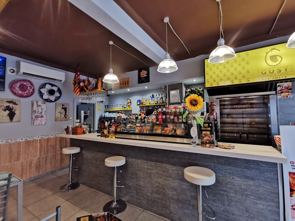GUST POLLOS & TACOS — Ambiente