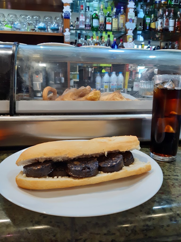 Restaurante las Encinas. — Comida y bebida