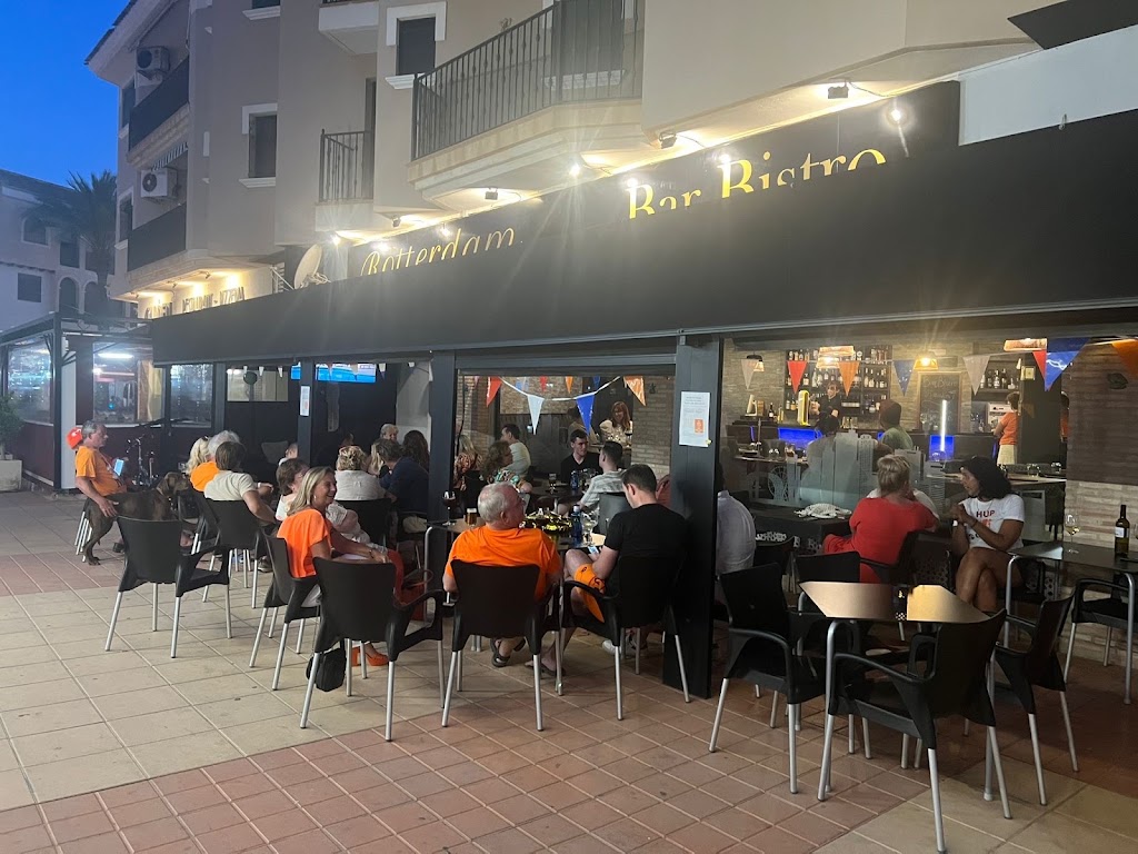 Rotterdam Bar Bistro — Ambiente