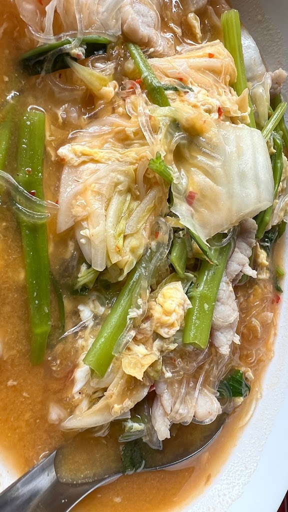 พัฒน์ราดหน้าหมูนุ่ม (เหลาริมทาง)의 사진