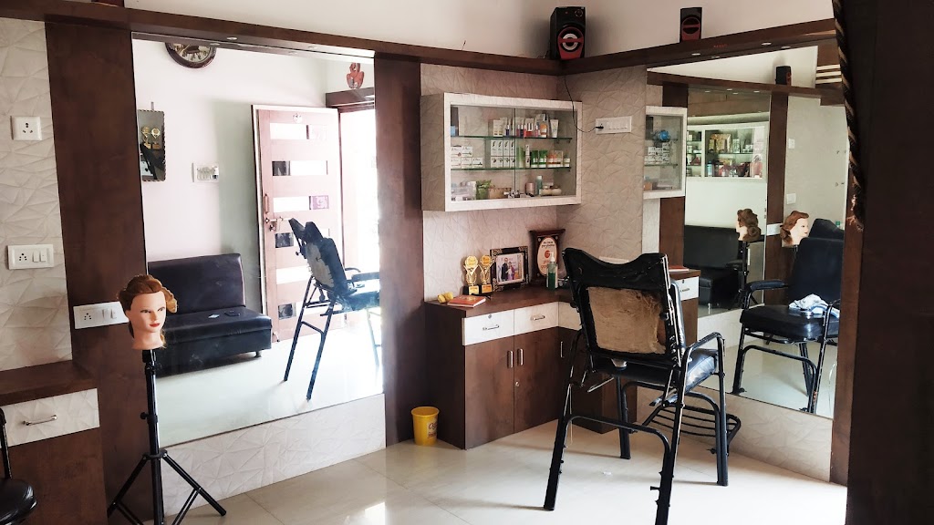 Kirti Beauty Parlour