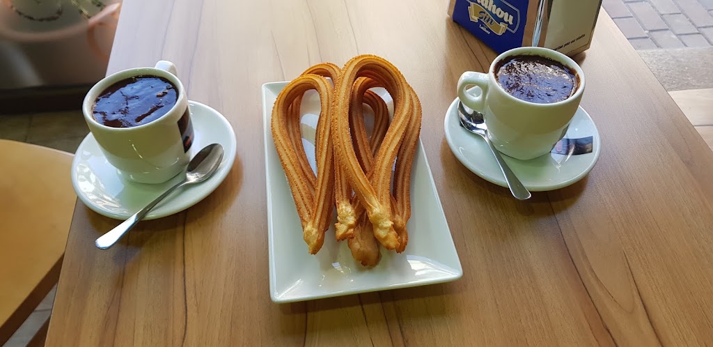 Aneses Cafeteria & Churreria — Comida y bebida