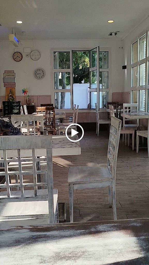 Cafeteria La Maitena — Videos