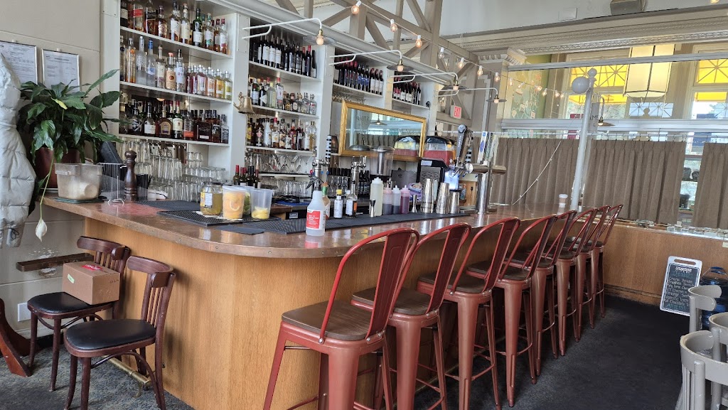 Steamship Grill & Bar in Victoria