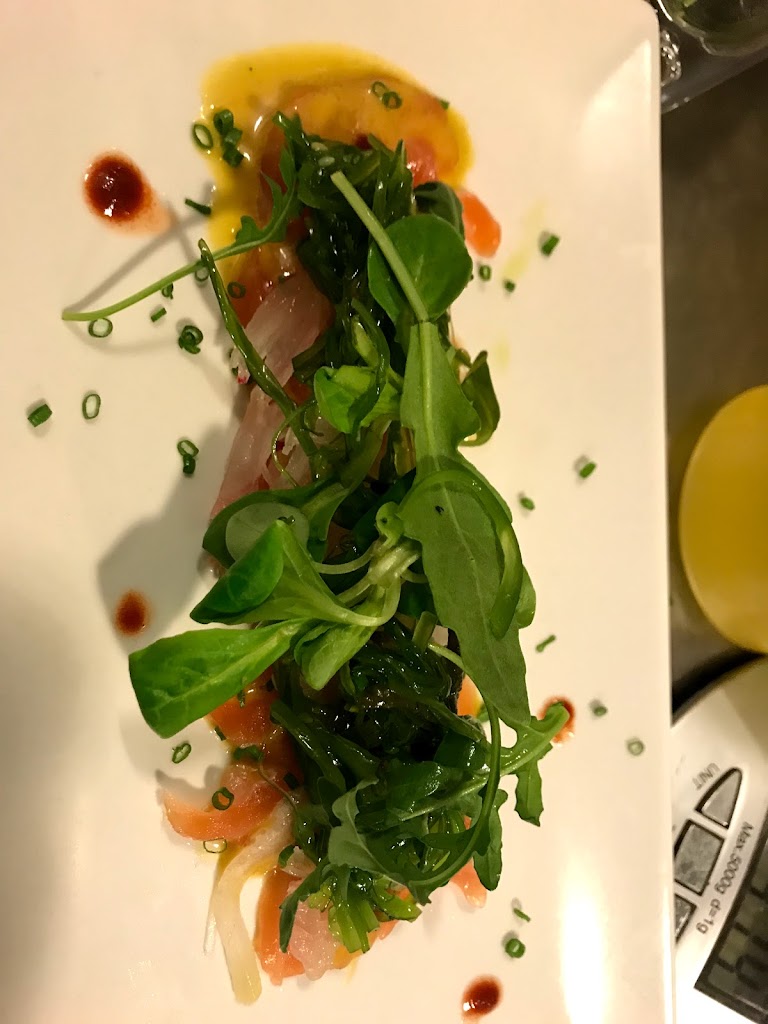 GUSTAR Restaurante — Comida y bebida