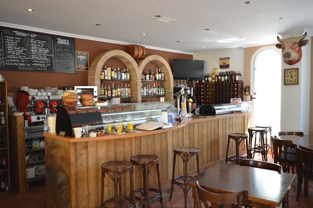 La Barra Tapas Bar — Ambiente