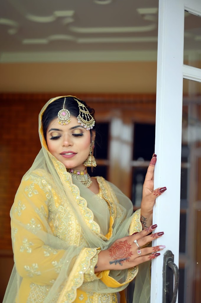 Evez Naturopathy Beauty Saloon Bridal Makeup Studio Best Salon Hair Academy Makeup Academy In Barnala