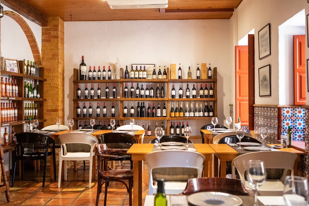Restaurante /GastroBar BODEGA DEL PUERTO — Ambiente