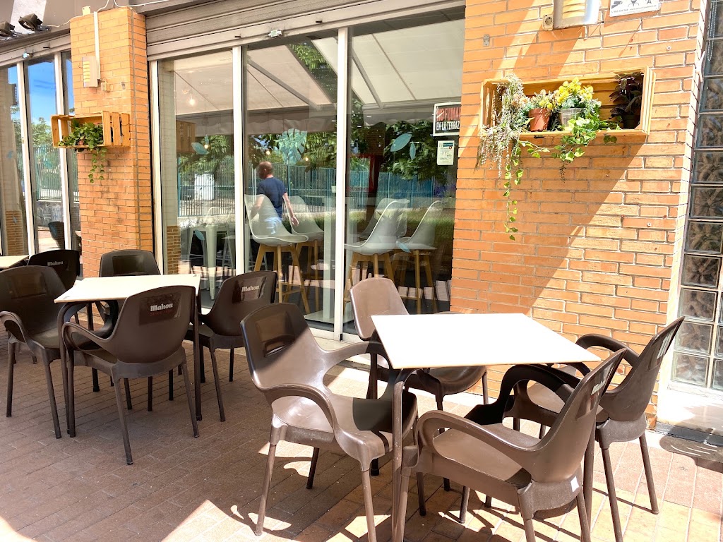 El Tardeo. Food and gin — Ambiente