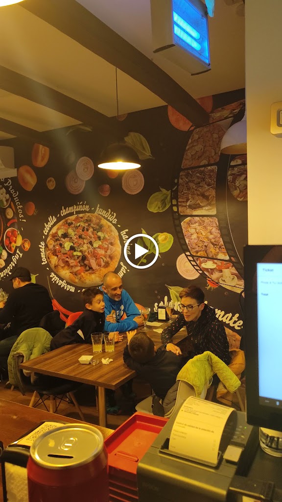 Pizzeria Artesanal Rustica S.L.L — Ambiente