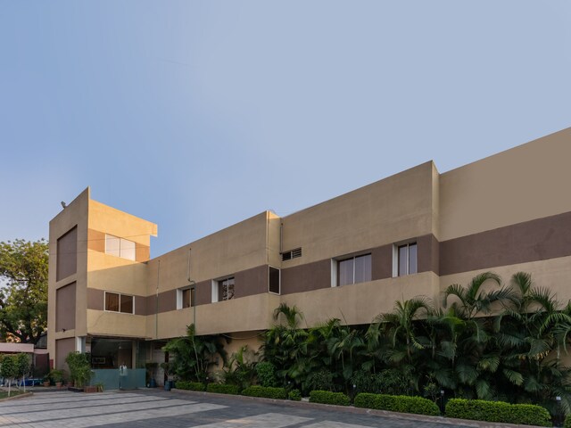 Oyo Marve Residency Near Infiniti Mall