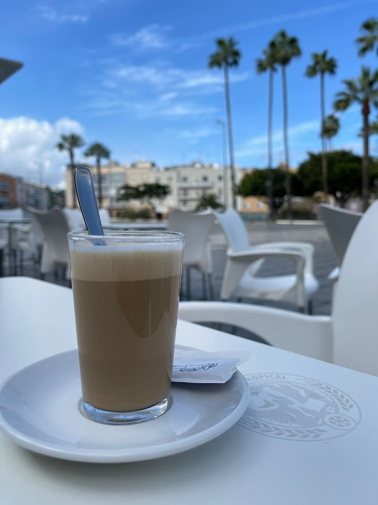 Bar Cafeteria Aqui al lado.