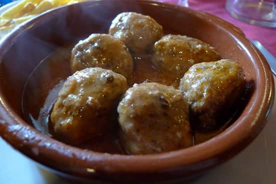 La Compania Bar Cafeteria — Comida y bebida