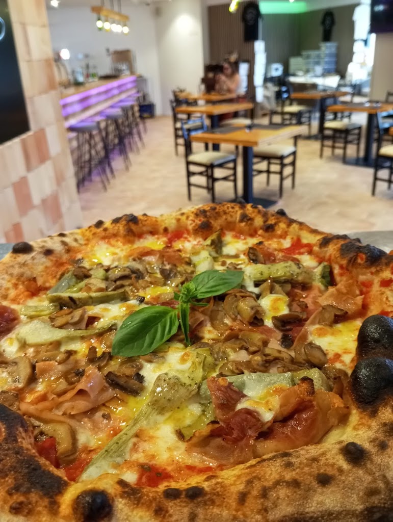 Madame Cabra Pizzeria & Coffee Roastery — Comida y bebida