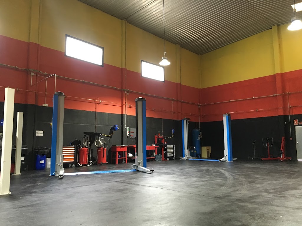 TALLER AUTOMATRIZ — Interior