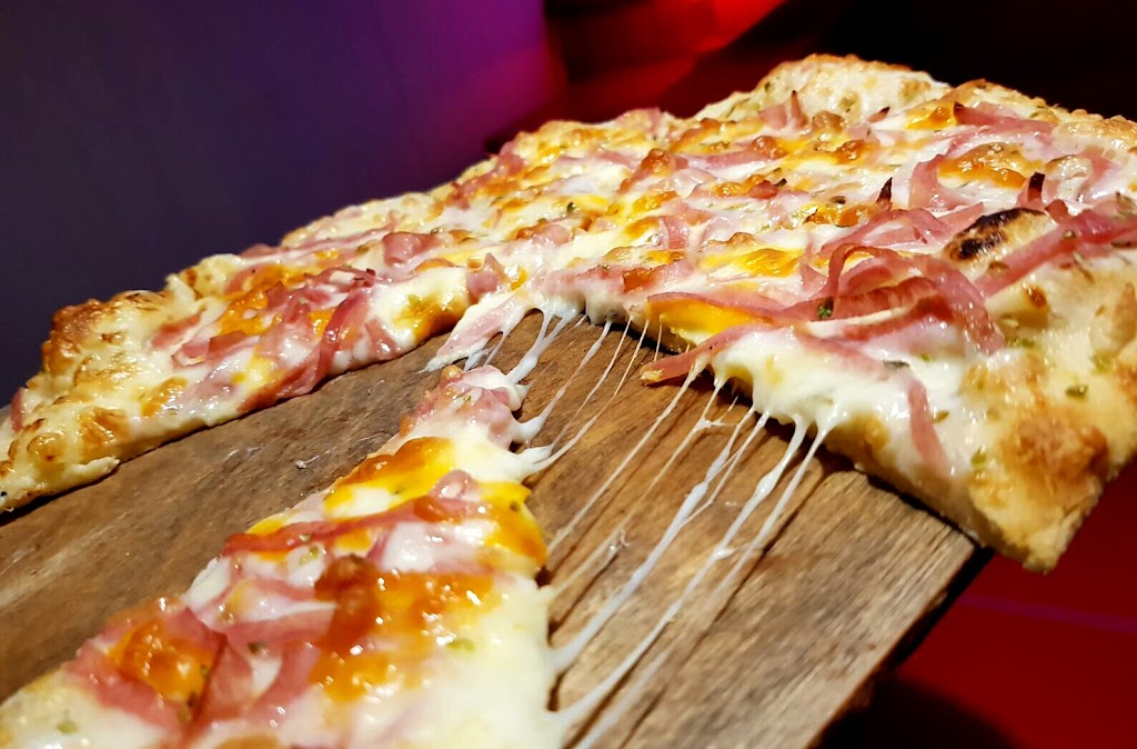 Pizza Hot — Comida y bebida