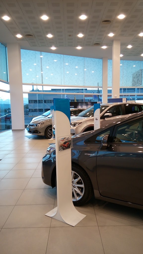 SAKURAUTO S.A. (Alzira) - Exposicion Y Taller Toyota — Interior