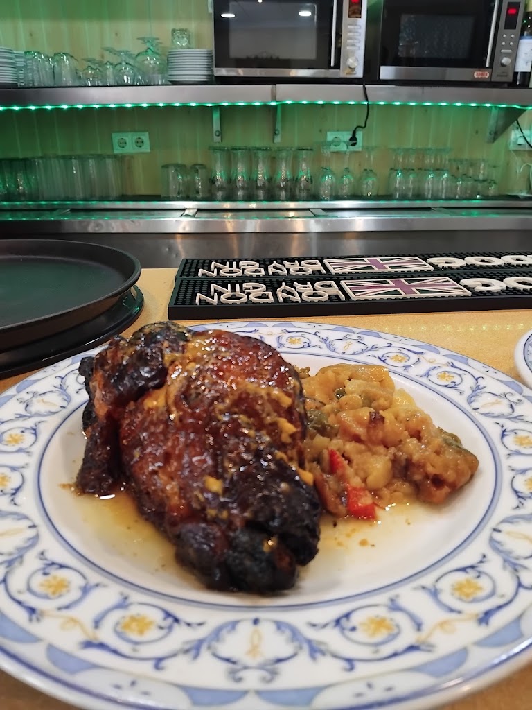 Cafe Bar Ole, Torrox Costa — Comida y bebida