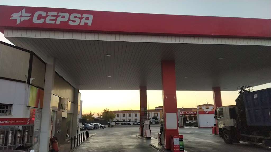 Estacion de servicio Cepsa LLANOS DE EXTREMADURA — Exterior
