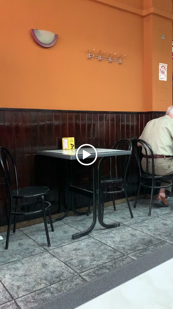 Cafe Bar La Bomba — Ambiente