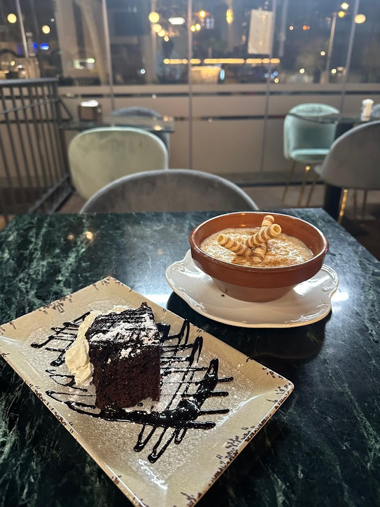 Restaurante Puerta de Boadilla. — Comida y bebida