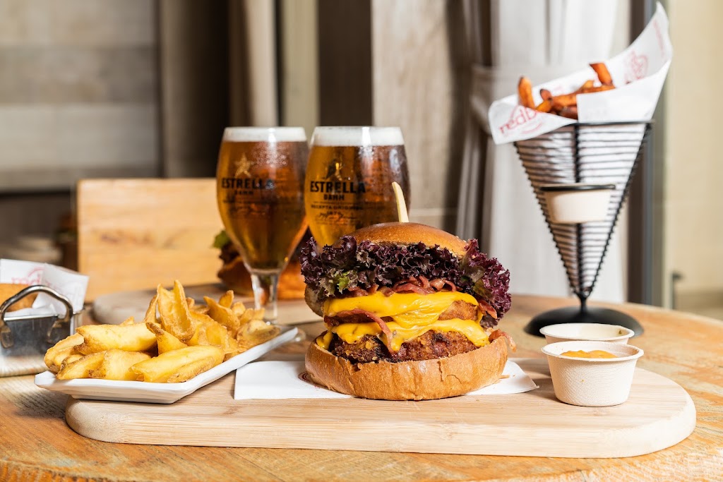 redbar 24h Vilanova i la Geltru — Comida y bebida