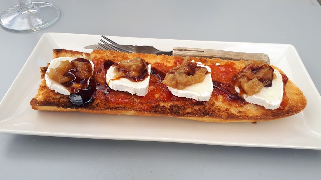 Cafe Bar El Acueducto — Comida y bebida