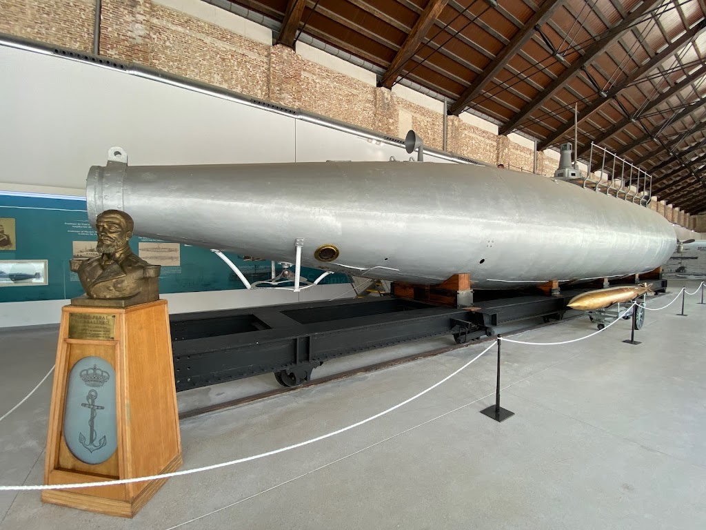 Museo Naval de Cartagena - sala del Submarino Isaac Peral - primer submarino del mundo.