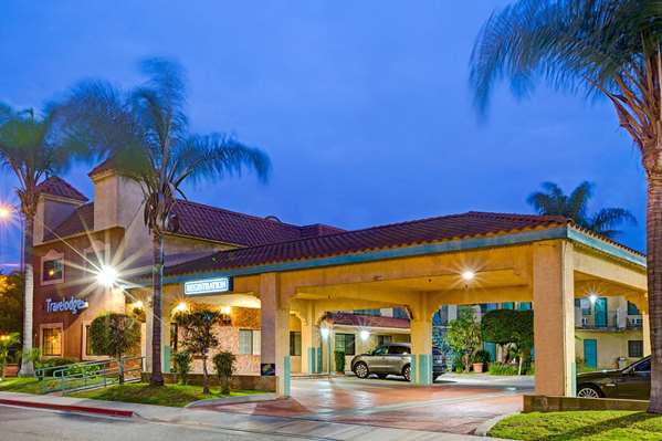 Travelodge by Wyndham Lynwood - Hotel in Lynwood , United States of America