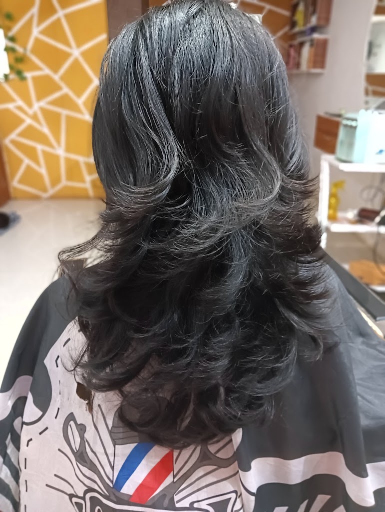 Makeup World Bridle Makeup And Saloon Parlour Makeup Artist Nail Art Hair Cuts Saree Draping Hair Style Hydra Facial Saloon