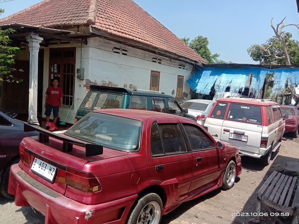 Bengkel mobil pak Triyono