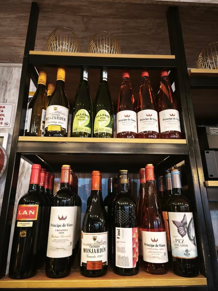 La Bodeguilla. @labodeguilla_restaurante — Ambiente