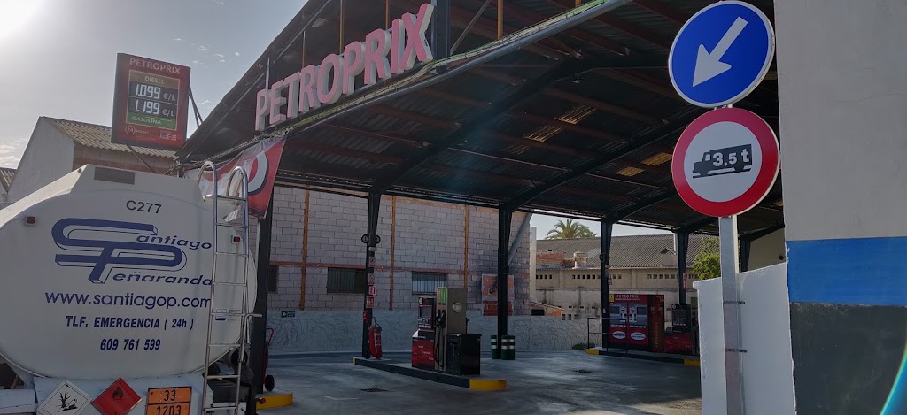 Petroprix — Exterior