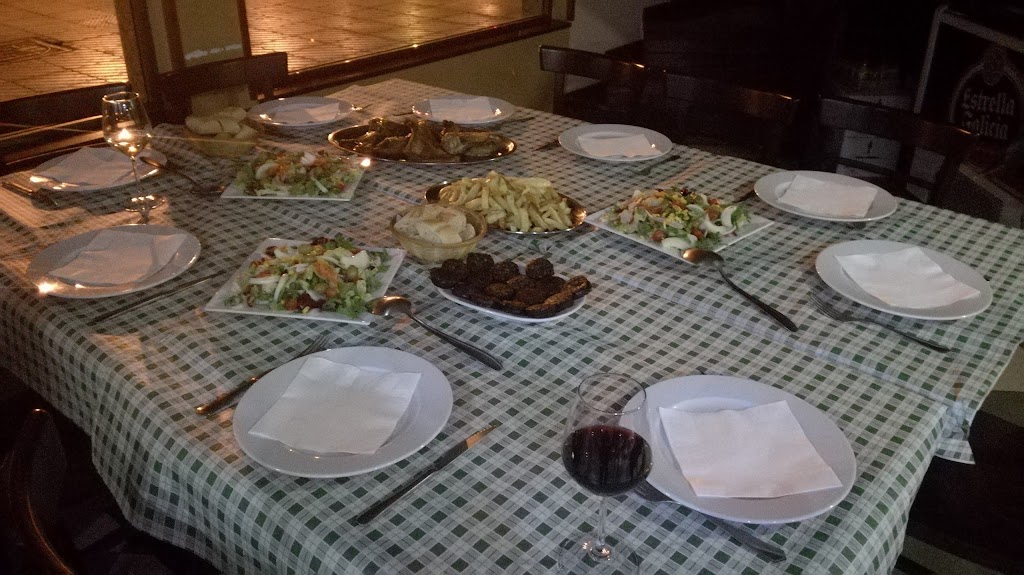 Cafeteria J 14 — Comida y bebida