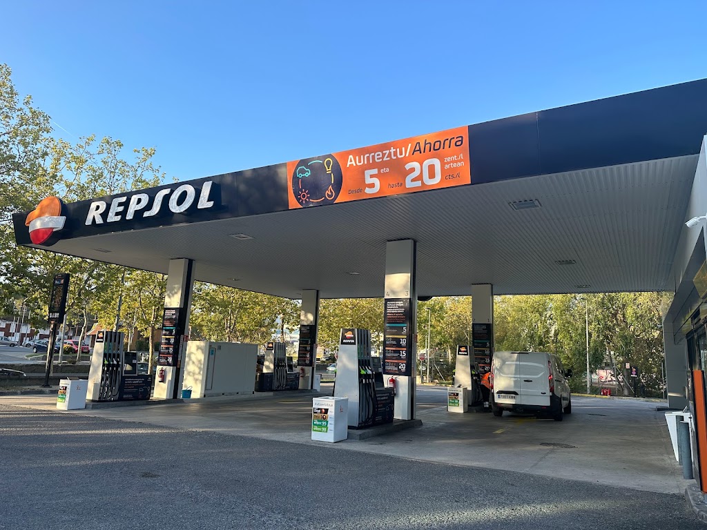 ESTACION DE SERVICIO REPSOL ARMENTIA — Surtidor de combustible