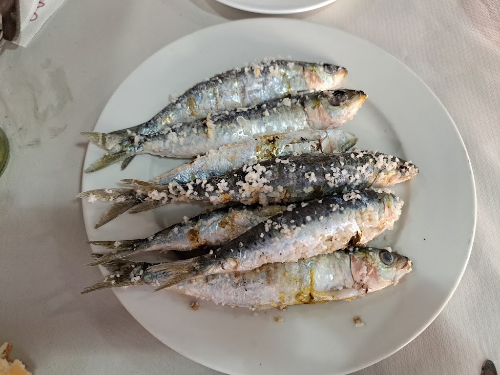 Bodega Dolores — Comida y bebida