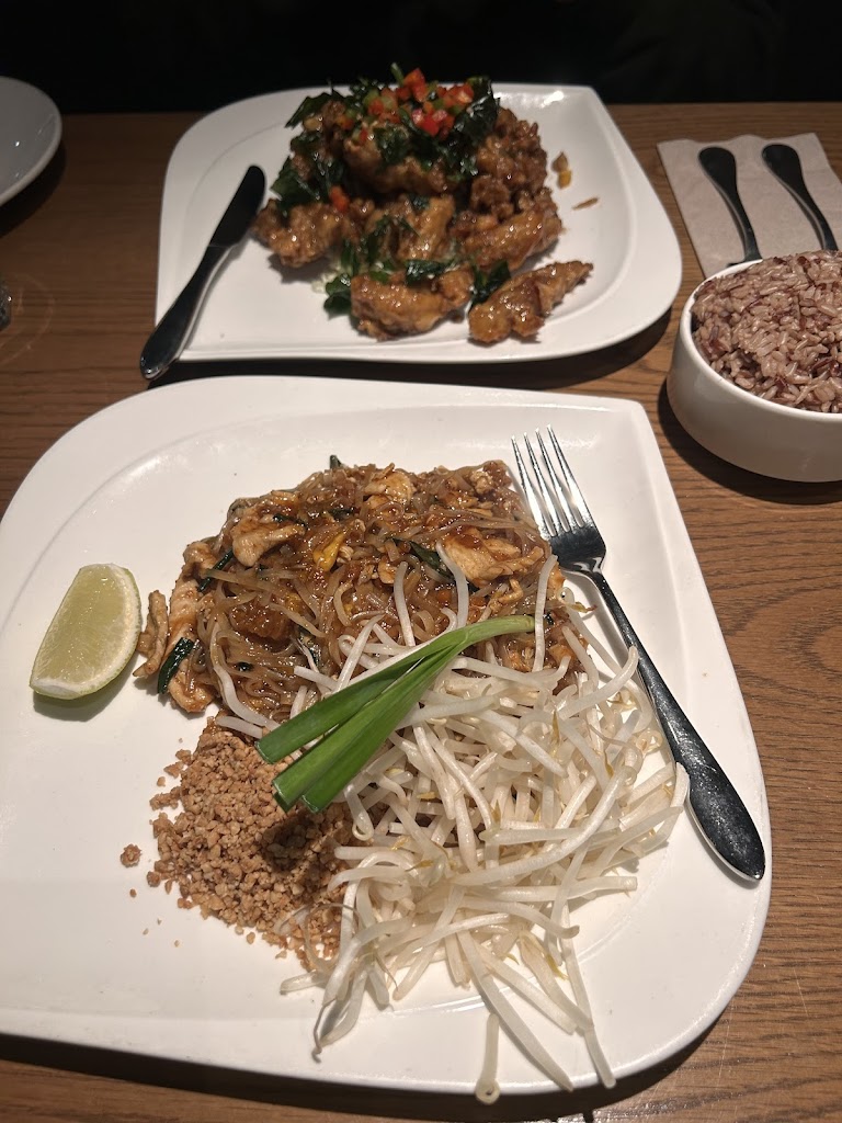Bai Tong Thai Street Cafe
