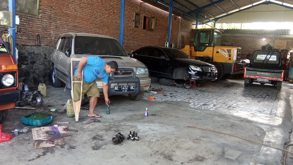 BENGKEL mobil Arta makmur