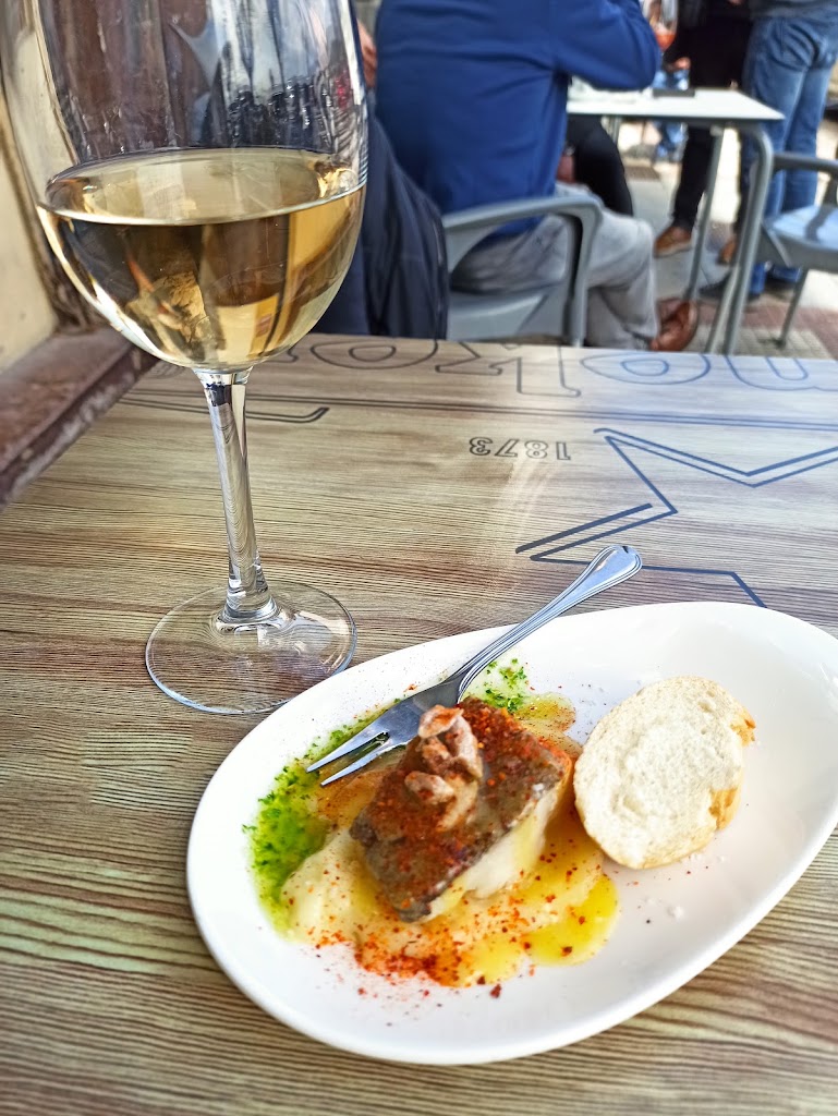 Txili Taberna — Comida y bebida