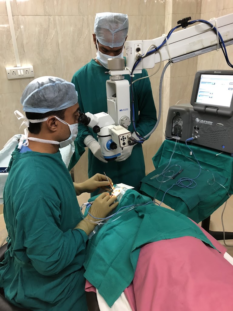 Jinali Eye Hospital Dr Somil Jain