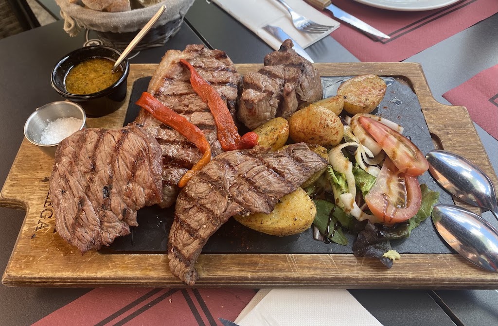 Restaurante La Brasa Gallega — Comida y bebida