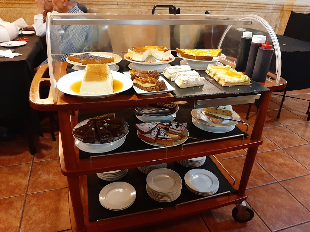 Les Pruneres Restaurant — Comida y bebida