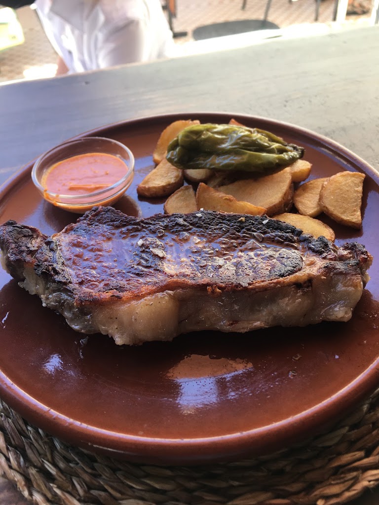 El Tito Arenas — Comida y bebida