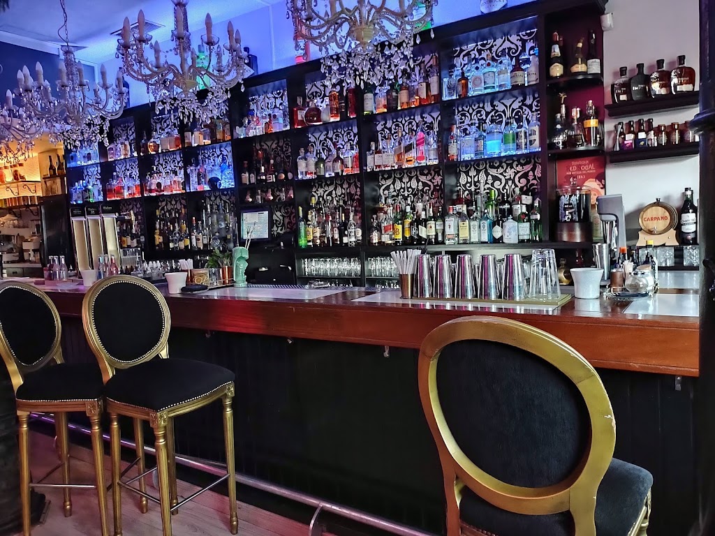 Opera Cafe — Ambiente